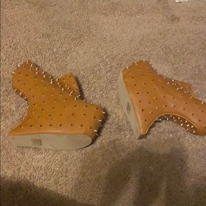 Spike shoes brand new